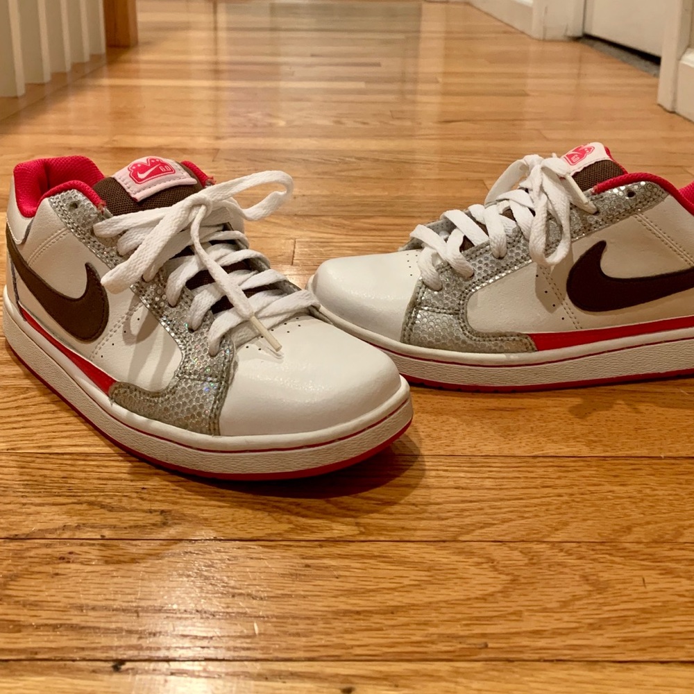 Nike youth girls sneaker size 5.5Y